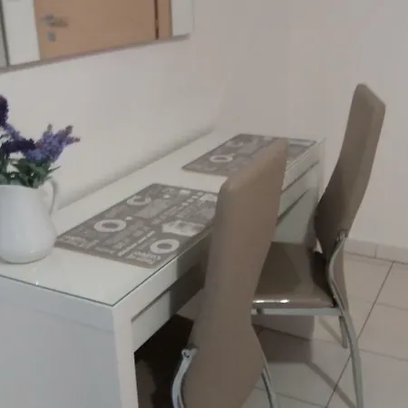 Πανσιόν Depandance Macchiavelli 2 4*